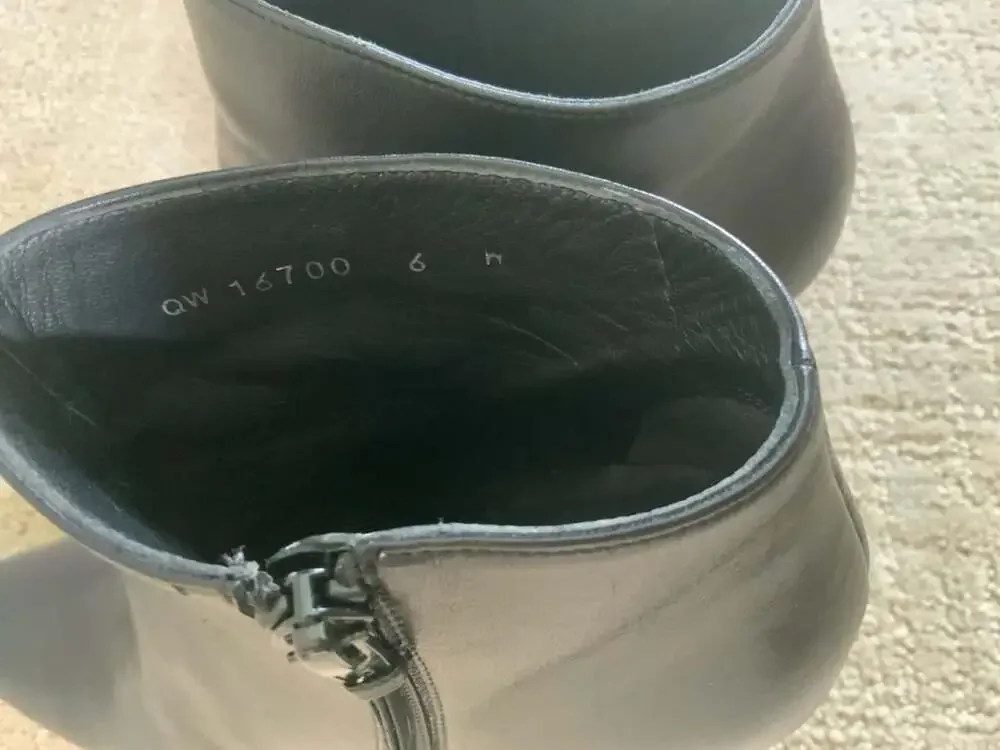 Stuart Weitzman Pointed Toe Ankle Boots Size 6 W Black Leather